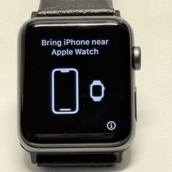 Apple Watch Series 3 (42mm) – Aluminum Case + GPS – Black Leather Band - Picture 8 of 8